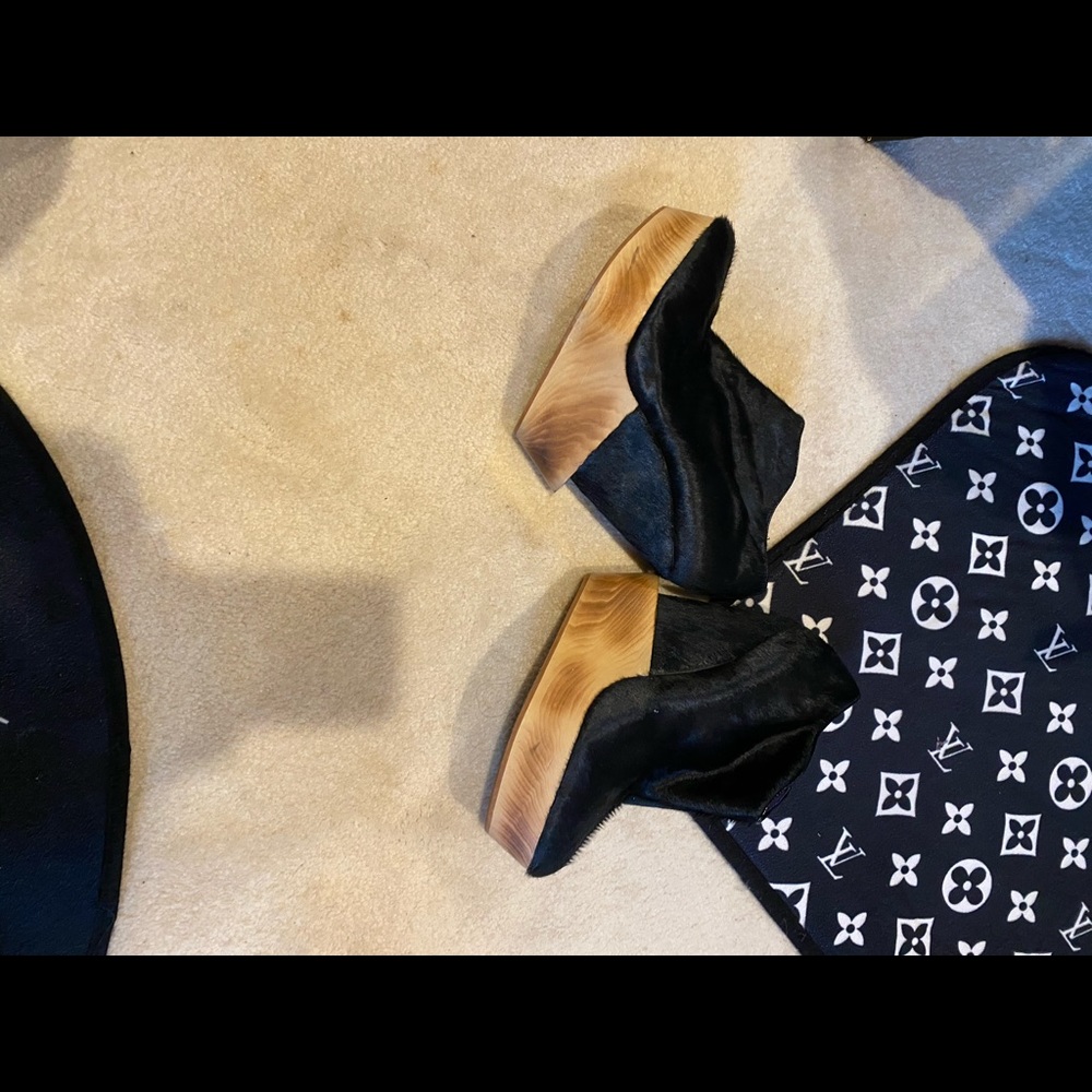 Shoes - Picture 3 of 10